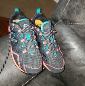 Ladies New Balance Vibram W099GR size 10.5